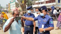 গাংনীতে করোনা ভাইরাস প্রতিরোধে থানা পুলিশের উদ্যোগে মাস্ক বিতরণ গাংনীতে করোনা ভাইরাস প্রতিরোধে থানা পুলিশের উদ্যোগে মাস্ক বিতরণ